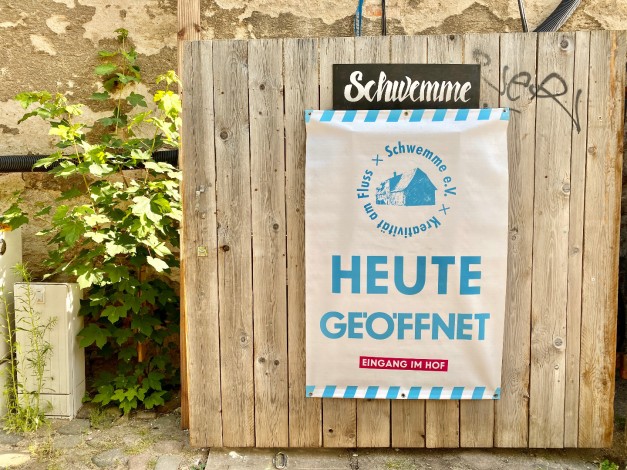 Schild am Schwemmetor: Heute geöffnet