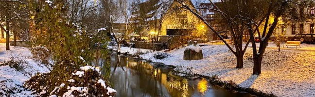 Schwemme mit Schnee